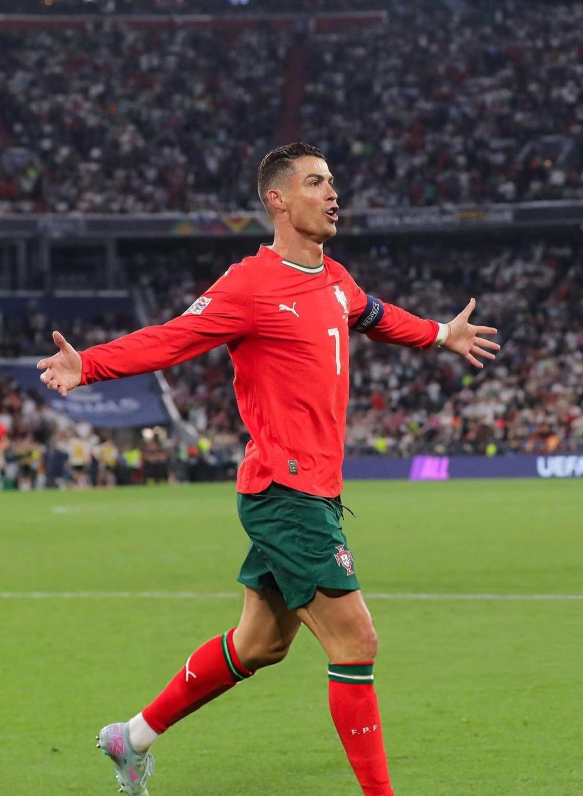 江南体育-C罗官方宣布重要助攻新规，TES引发争议！比赛高潮迭起的简单介绍